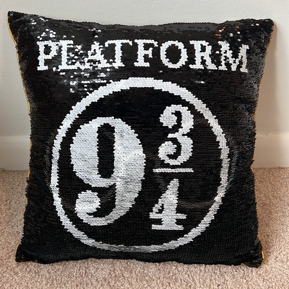 Harry Potter Sequin Pillow - Picture 2 of 5
